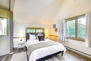 Interior - Spacious Eugene Home w/ Patio - Walk to UO Campus! (Eugene)