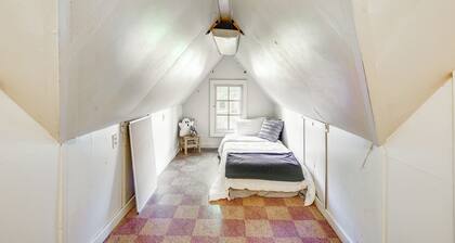 Spacious Eugene Home w/ Patio - Walk to UO Campus!