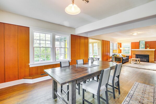 Interior - Spacious Eugene Home w/ Patio - Walk to UO Campus! (Eugene)