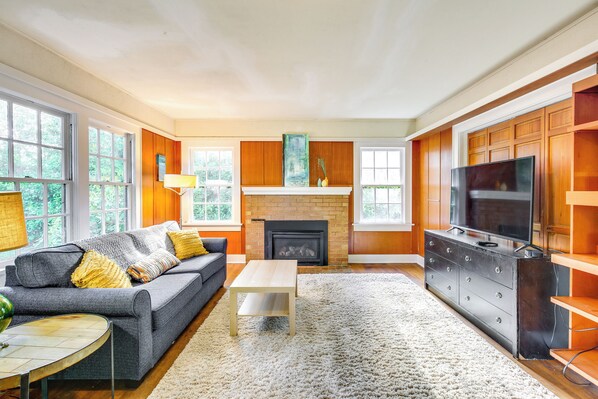 Fireplace - Spacious Eugene Home w/ Patio - Walk to UO Campus! (Eugene)