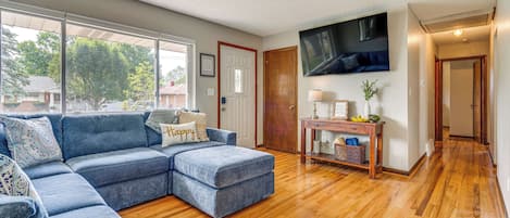 House (3 Bedrooms) | Living area | TV