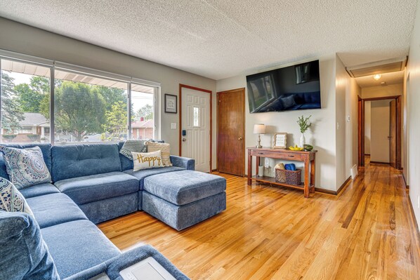 House (3 Bedrooms) | Living area | TV