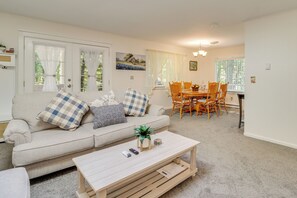 Interior - Fire Pit & Community Beach: Poconos Getaway! (Long Pond)