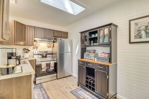 Interior - Fire Pit & Community Beach: Poconos Getaway! (Long Pond)