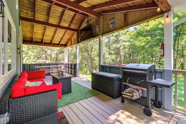 Interior - Fire Pit & Community Beach: Poconos Getaway! (Long Pond)