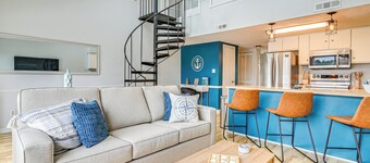 2 Mi to Surfside Beach: Coastal Escape w/ Balcony!