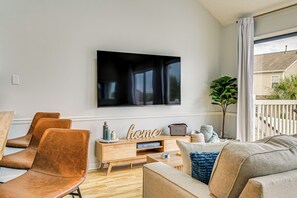 Apartment (2 Bedrooms) | Interior - 2 Mi to Surfside Beach: Coastal Escape w/ Balcony! (Surfside Beach)