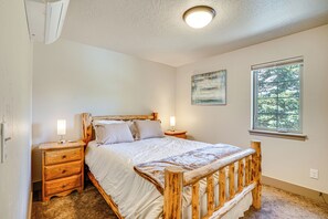 3 bedrooms, iron/ironing board, bed sheets