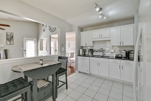 Interior - Convenient Hope Mills Home ~ 6 Mi to Fayetteville! (Hope Mills)