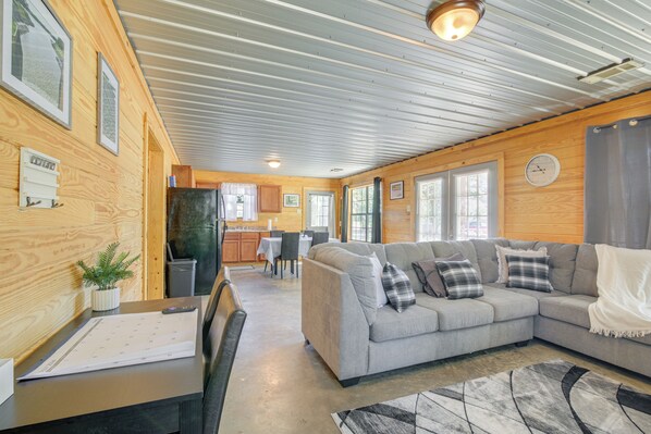 House (2 Bedrooms) | Interior - 5 Mi to Sardis Lake: Pet-friendly Cabin Rental (Sardis)