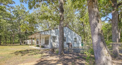 5 Mi to Sardis Lake: Pet-friendly Cabin Rental