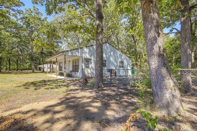 5 Mi to Sardis Lake: Pet-friendly Cabin Rental