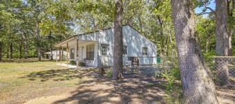 5 Mi to Sardis Lake: Pet-friendly Cabin Rental