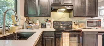 Downtown Fair Oaks Home ~ 15 Mi to Sacramento!