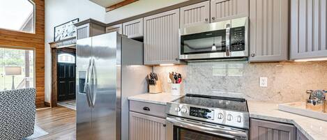 House (4 Bedrooms) | Interior