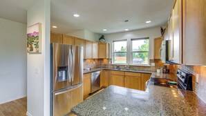 Unclassified image, 5 of 25, button - West Richland Home w/ Large Yard: Near Wineries! (West Richland)
