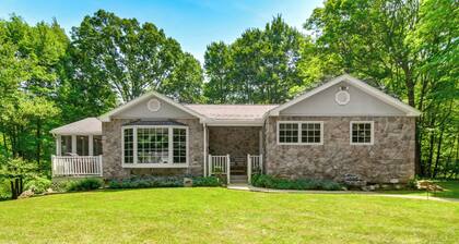 Pet-friendly Espyville Home w/ Yard & Fire Pit!