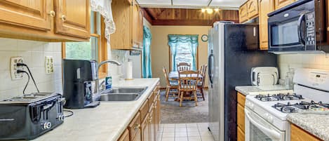 House (2 Bedrooms) | Interior