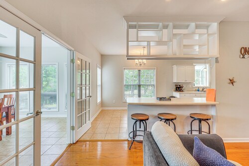 Family-friendly Harrells Home w/ Fire Pit + Kayaks