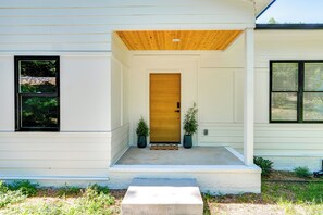 Interior - Sleek Tennessee Retreat: 2 Mi to Center Hill Lake! (Lancaster)