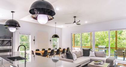 Sleek Tennessee Retreat: 2 Mi to Center Hill Lake!