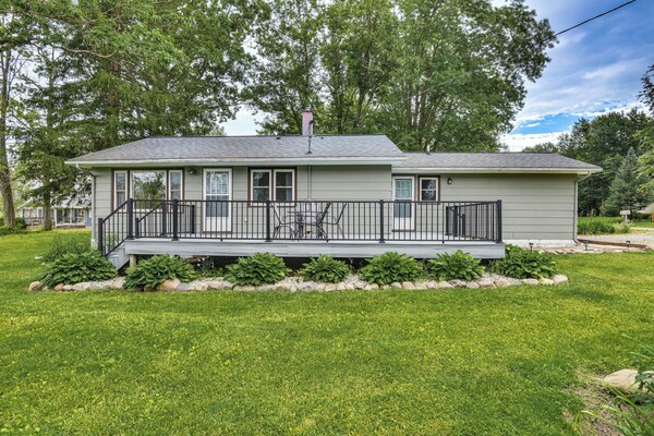 Charming Reading Home W/ Lake Views & Private Dock - Fremont, IN