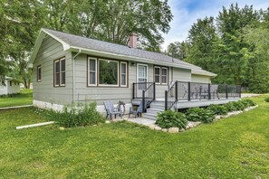 House (3 Bedrooms) | Interior - Charming Reading Home w/ Lake Views & Private Dock (Reading)