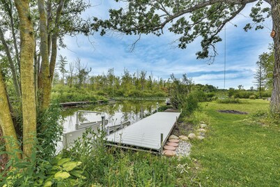 Charming Reading Home w/ Lake Views & Private Dock