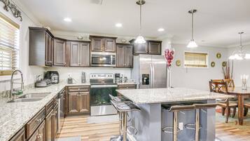 House (5 Bedrooms) | Depan hartanah