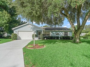Exterior - Charming 2/2 Ranch in Orange Blossom Gardens: Relax, Explore, and Enjoy! (The Villages)