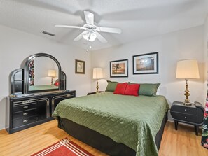 2 bedrooms, desk, iron/ironing board, Internet - Charming 2/2 Ranch in Orange Blossom Gardens: Relax, Explore, and Enjoy! (The Villages)