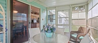 Charming 2/2 Ranch in Orange Blossom Gardens: Relax, Explore, and Enjoy!