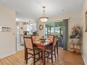 Dining - Charming 2/2 Ranch in Orange Blossom Gardens: Relax, Explore, and Enjoy! (The Villages)