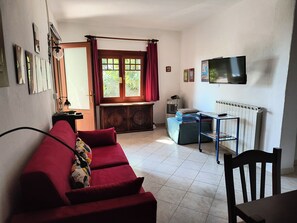 Smart TV, books - Sea view, trekking, detached house with private garden  (Alassio)