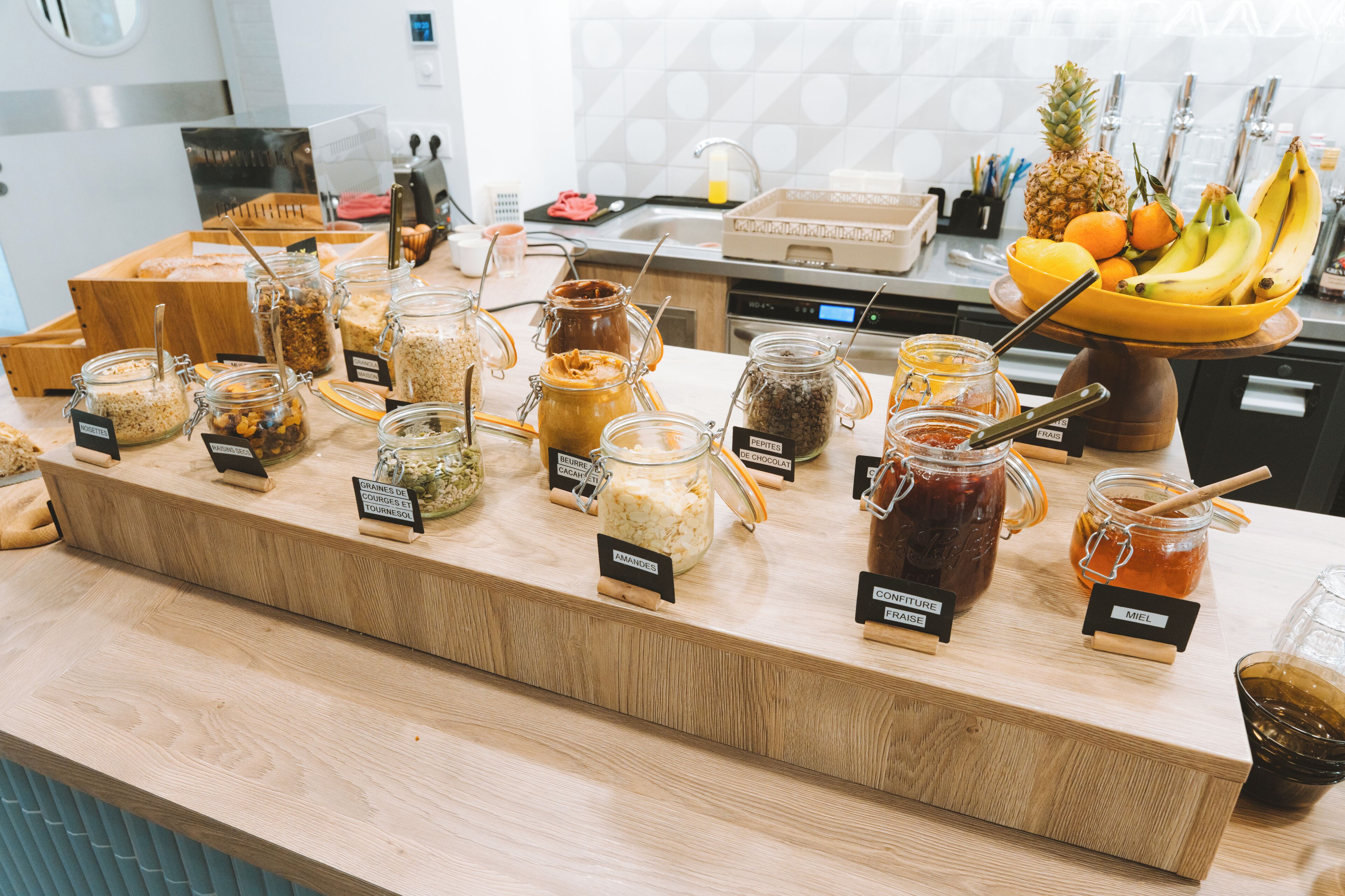 Daily continental breakfast (EUR 16 per person)