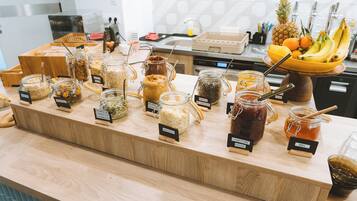 Daily continental breakfast (EUR 16 per person)