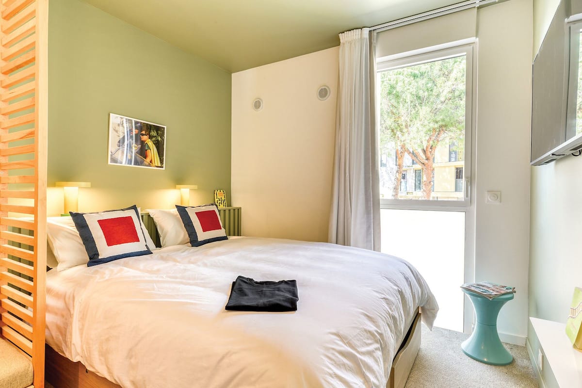 Premium bedding, pillow-top beds, laptop workspace, soundproofing