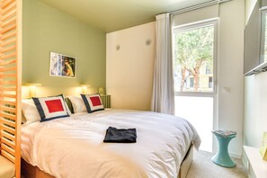 Bộ đồ giường cao cấp, nệm có lớp đệm bông