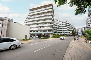 Exterior - Latte Apartament Parking by Renters (Wroclaw)