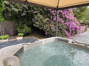 Bañera de hidromasaje al aire libre