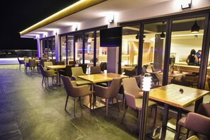Outdoor pool - Hotel Evropa (Ulcinj)