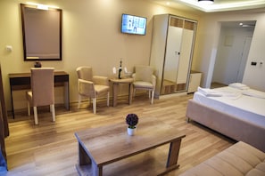 Deluxe-Apartment, Veranda | 1 Schlafzimmer, Zimmersafe, Schreibtisch, laptopgeeigneter Arbeitsplatz