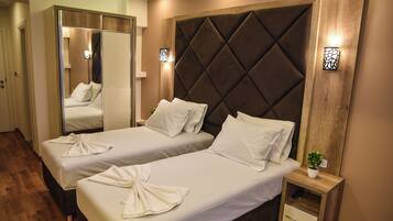 Deluxe Twin Room, Lanai | 1 bedroom, in-room safe, desk, laptop workspace