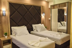 Deluxe Twin Room, Lanai | In-room safe, desk, laptop workspace, soundproofing - Hotel Evropa (Ulcinj)