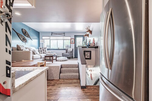 One bedroom Cascades A-20, beautifully updated sleeps 8