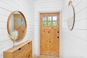 Interior - 4BR, Dog Friendly, Fenced Yard and Walking Distance to Beach w/ Beach Supplies (St. Augustine)