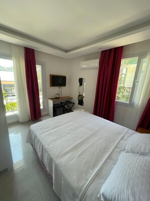 스탠다드 더블룸, 더블침대 1개, 전용 욕실, 마당 전망 | 책상, 노트북 작업 공간, 무료 WiFi