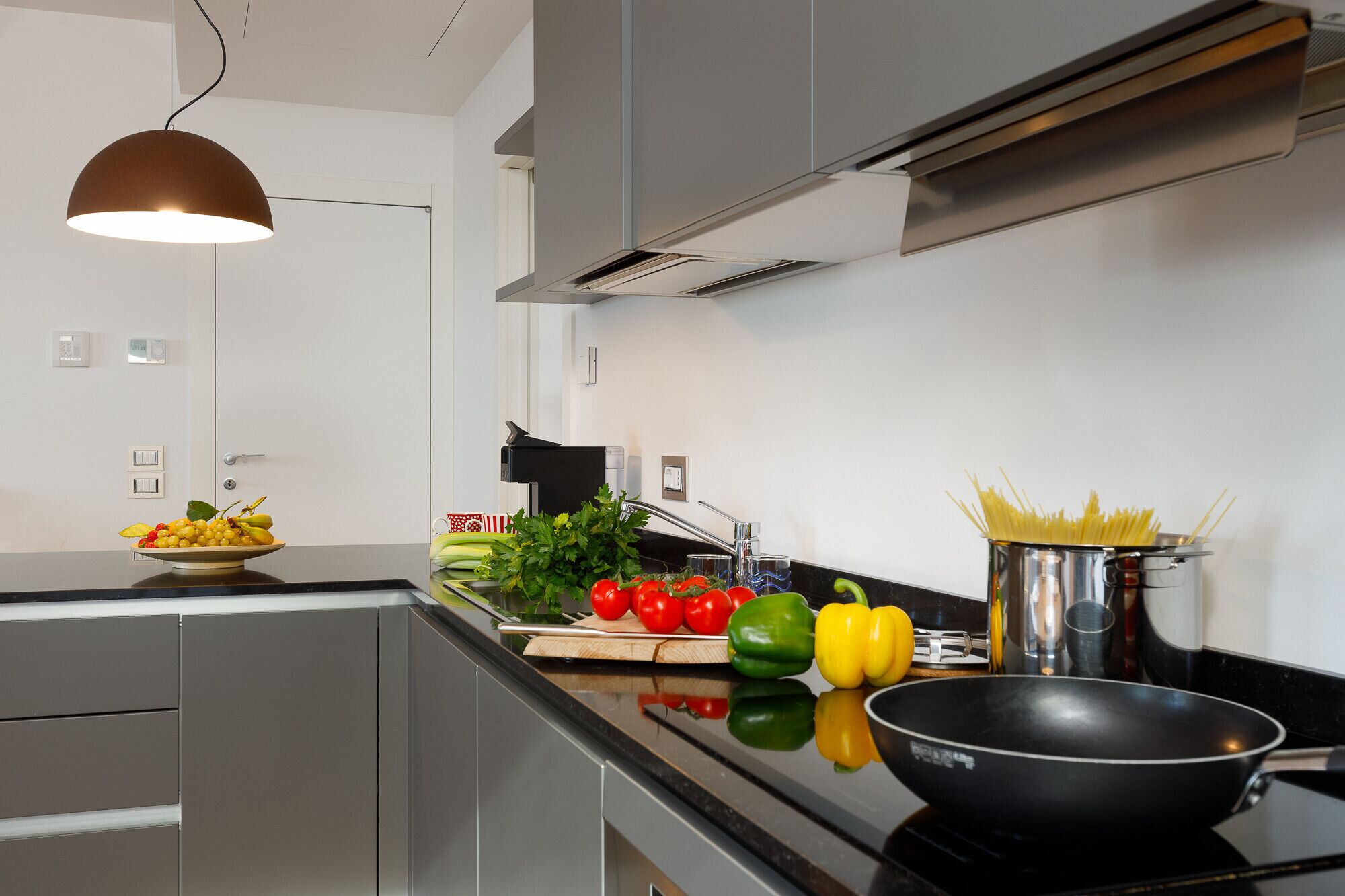 Frigorifero, forno, lavastoviglie, bollitore elettrico