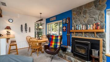 Condo, 2 Bedrooms | Interior