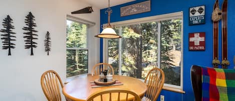 Condo, 2 Bedrooms | Dining